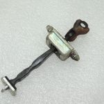 OEM Nissan Navara II 4×4 aizmugurējo durvju pārbaude 824304X30A 824304X30B