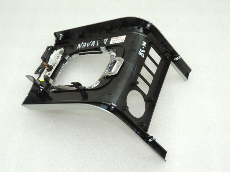 Nissan Navara II 4×4 centrālās konsoles apdares panelis pārnesumu sviras apdares panelis 969415X10