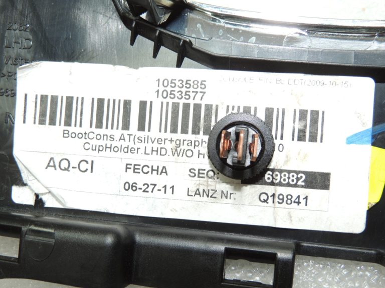 Nissan Navara II 4×4 centrālās konsoles apdares panelis pārnesumu sviras apdares panelis 969415X10