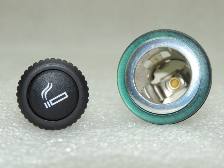12V ligzda Universāls Vie NEW