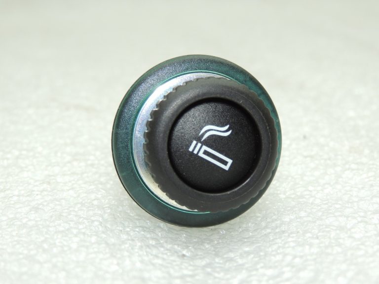 12V ligzda Universāls Vie NEW