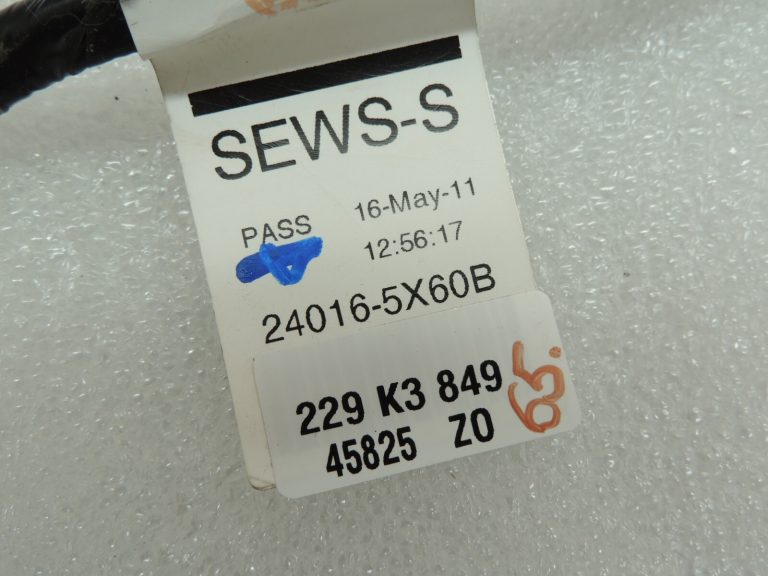 Nissan Navara II 4×4 elektroinstalācijas siksnas centrālās konsoles remonts 240165X60B