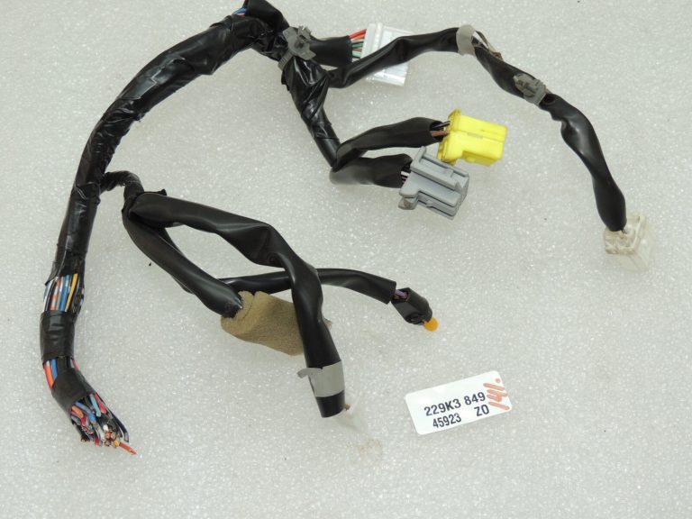 OEM Nissan Navara II 4×4 elektroinstalācijas remonta stūres rats 484305X47B