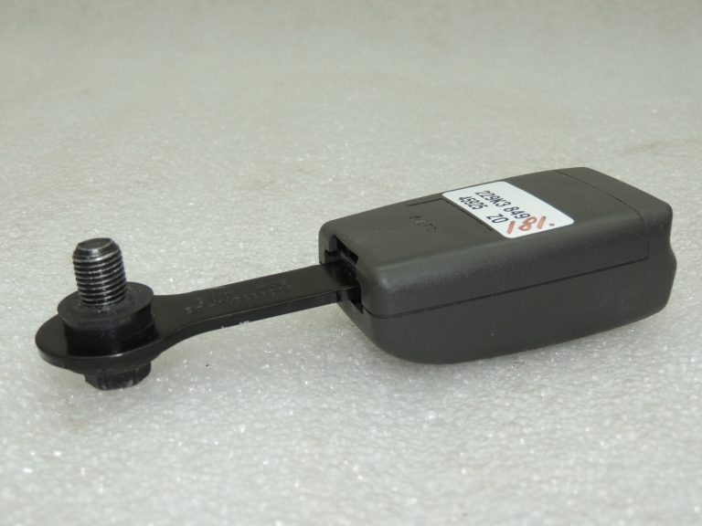 OEM Nissan Navara II 4×4 Drošības jostas sprādze priekšējā labā 868424X08B