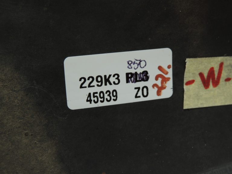 VW Passat B7 Slieksnis C9 / K7X Aizmugurējais kreisais 3AA853897