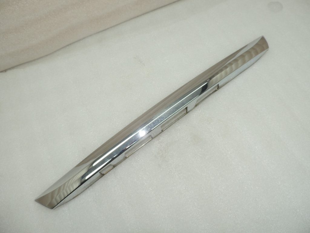 Toyota Avensis T27 aizmugurējo durvju vāka līstes 7680105170