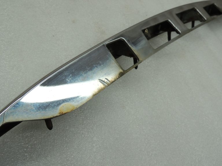 Toyota Avensis T27 aizmugurējo durvju vāka līstes 7680105170