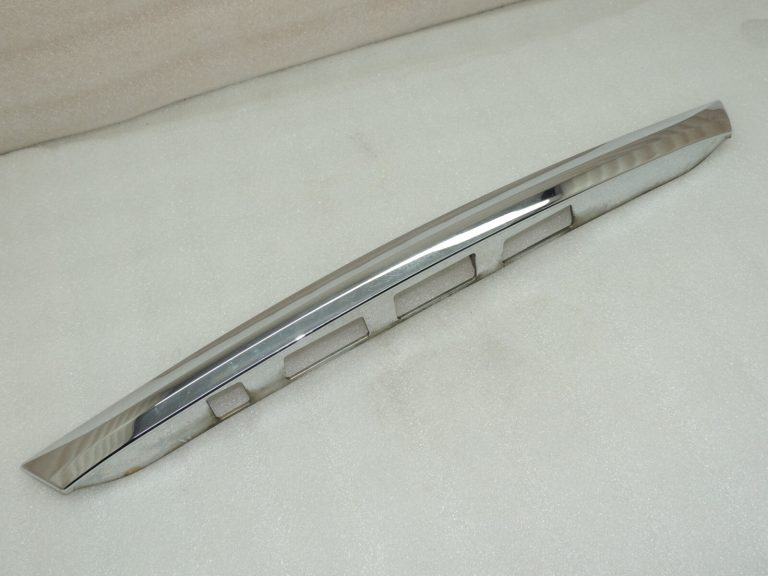 Toyota Avensis T27 aizmugurējo durvju vāka līstes 7680105170