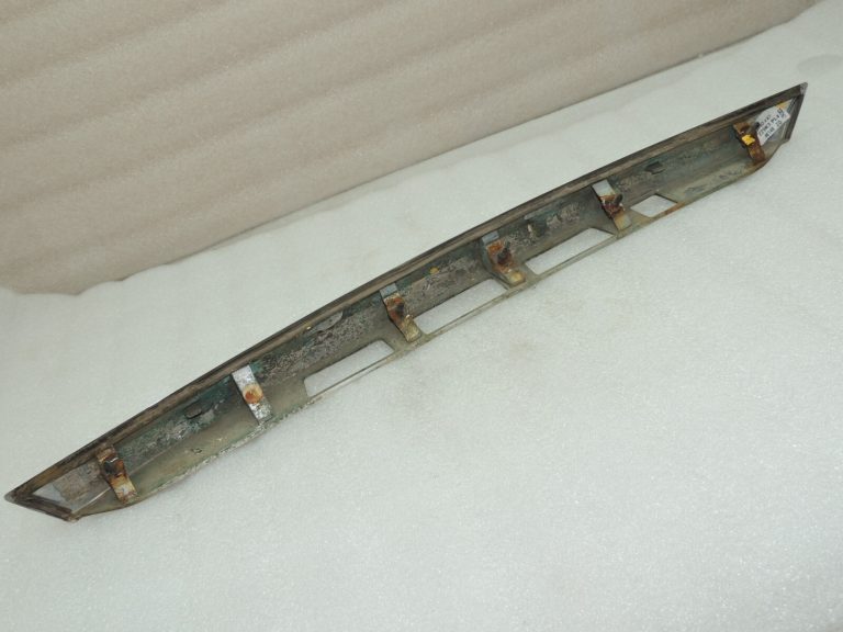 Toyota Avensis T27 aizmugurējo durvju vāka līstes 7680105170