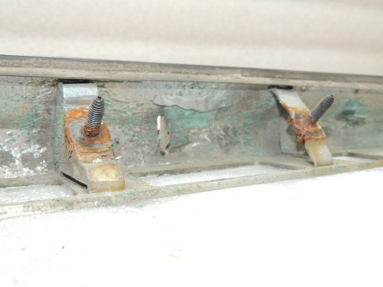 Toyota Avensis T27 aizmugurējo durvju vāka līstes 7680105170