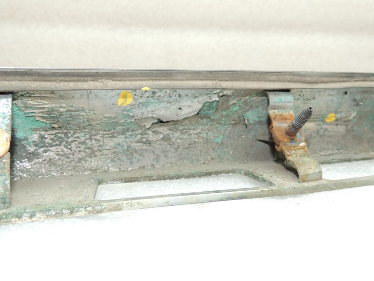 Toyota Avensis T27 aizmugurējo durvju vāka līstes 7680105170