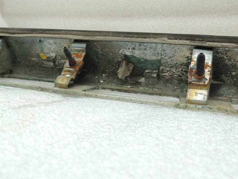 Toyota Avensis T27 aizmugurējo durvju vāka līstes 7680105170