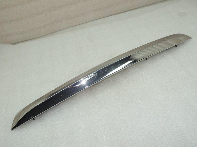 Toyota Avensis T27 aizmugurējo durvju vāka līstes 7680105170