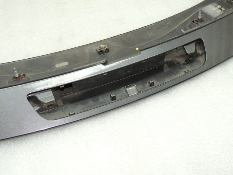 Toyota Avensis T27 aizmugurējo durvju spoileris Magnetic Gray Metallic 7687105909