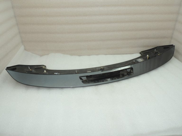 Toyota Avensis T27 aizmugurējo durvju spoileris Magnetic Gray Metallic 7687105909