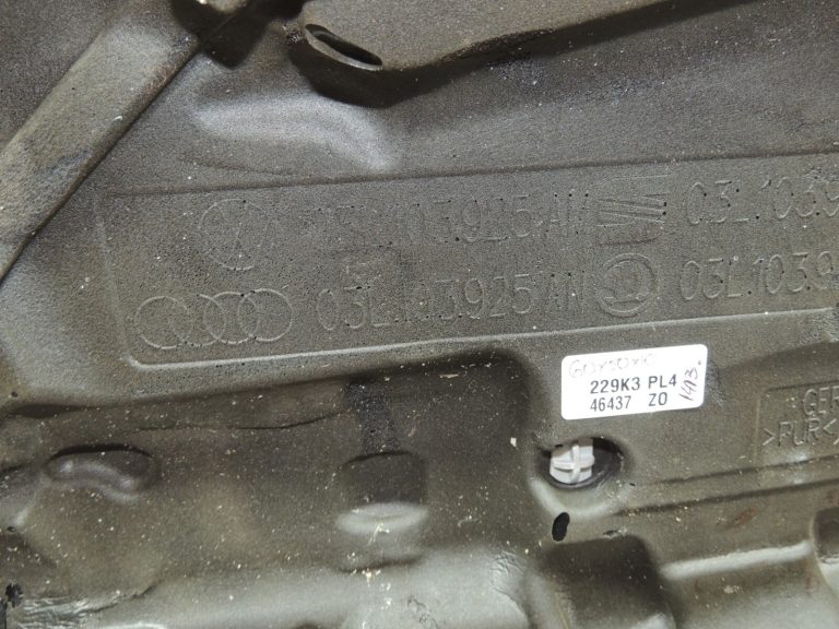 VW Tiguan 5N 2.0TDi motora pārsegs 03L103925AM