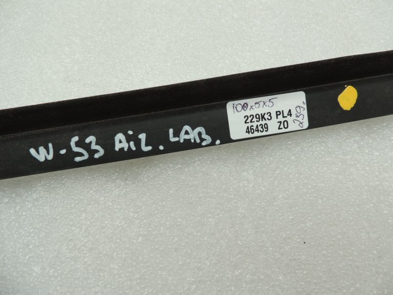 VW Tiguan 5N Apdares līstes aizmugurējām durvīm labajā pusē 5N0839476D