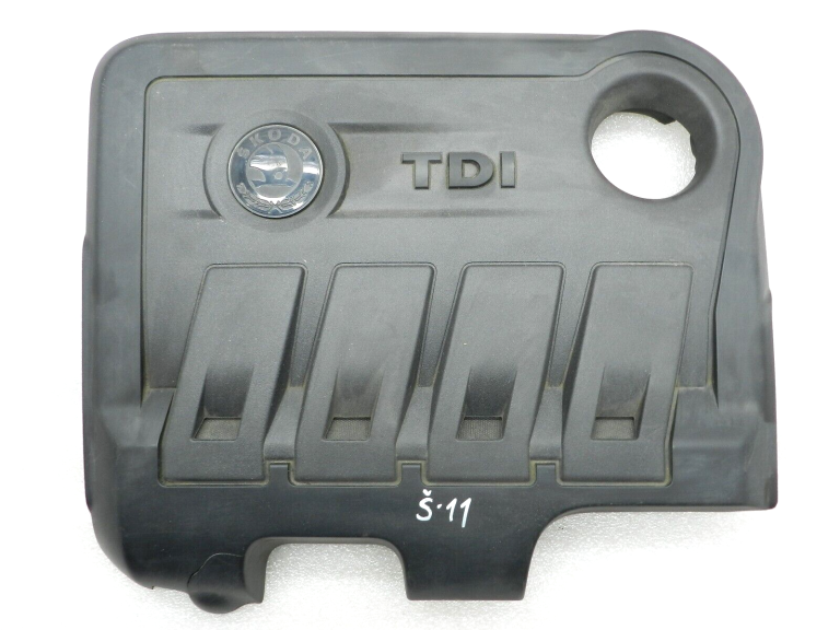 Skoda Octavia oriģināls motora vāks TDI DEFEKTĪVS! 03l103925