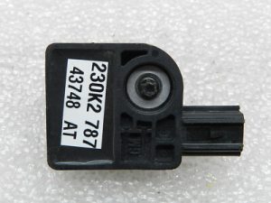 Opel Mokka оригинальный датчик переднего удара 213578678