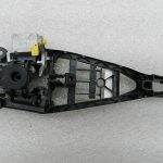 Opel Zafira B Oriģinālais durvju roktura turētājs priekšējais kreisais 24463523