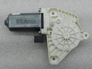 VW Golf Passat oriģināls priekšējais kreisais elektrisko logu motors 5Q4959801B