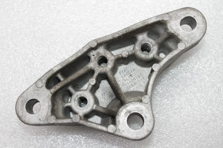Oriģināls Alfa Romeo Giulietta 940 2.0 JTD motora stiprinājums kreisajā pusē 51838161