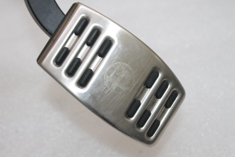 Oriģinālais Alfa Romeo Giulietta 940 2.0 JTD akseleratora pedālis 50521267, 505212670