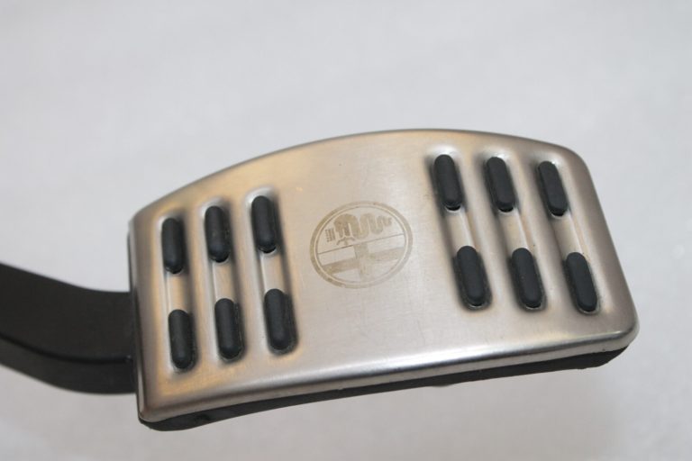 Oriģinālais Alfa Romeo Giulietta 940 2.0 JTD akseleratora pedālis 50521267, 505212670