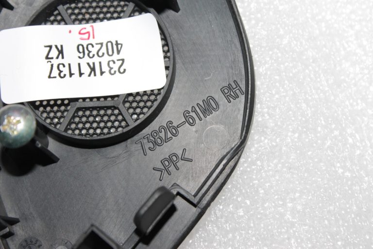 Suzuki SX4 II S-Cross JY instrumentu paneļa skaļruņa vāks labajā pusē 7382661M00