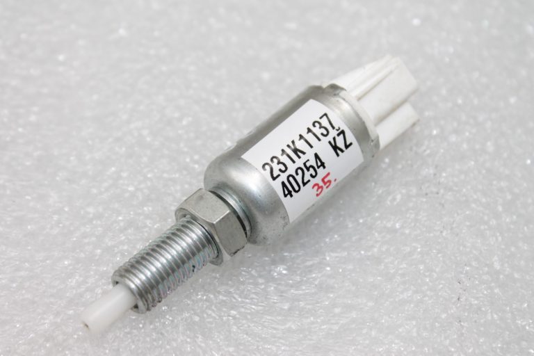 OEM Suzuki SX4 II S-Cross JY sajūga pedāļa slēdzis balts kontaktdakša 37970-68J00