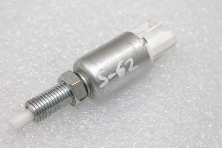 OEM Suzuki SX4 II S-Cross JY sajūga pedāļa slēdzis balts kontaktdakša 37970-68J00