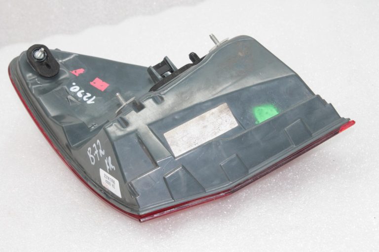 Oriģinālais BMW F10 aizmugurējais ārējais kreisais lukturis ar nelielu defektu! 63217203229, 7203229