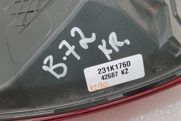 Oriģinālais BMW F10 aizmugurējais ārējais kreisais lukturis ar nelielu defektu! 63217203229, 7203229