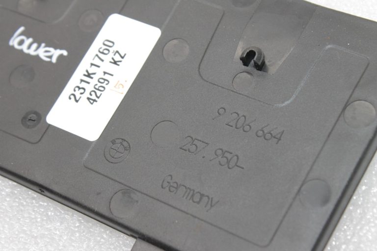 Oriģinālais BMW F10 F11 M5 centrālās konsoles paklājiņš aizmugurējā apakšā 51169206799