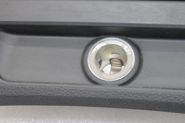 Oriģinālais BMW F10 F11 M5 centrālās konsoles aizmugurējais pārsegs 51169206781, 9206781