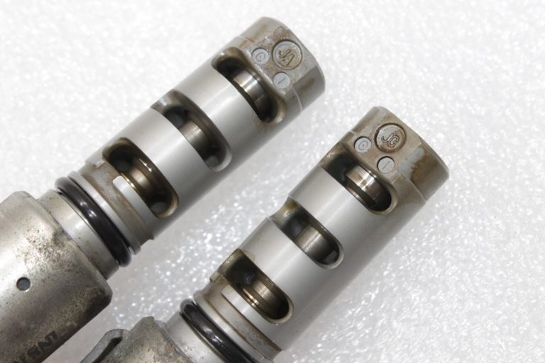 Oriģināls Toyota 1.8 2ZR-FAE sadales vārsta vadības vārsts ieplūdes+izplūdes 153300T050
