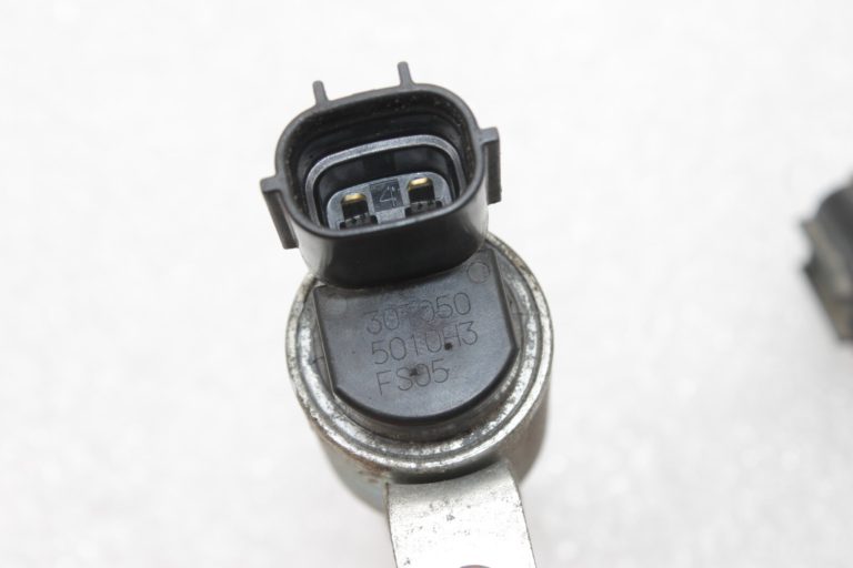 Oriģināls Toyota 1.8 2ZR-FAE sadales vārsta vadības vārsts ieplūdes+izplūdes 153300T050