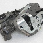 Oriģinālā Toyota Avensis T27 priekšējo kreiso durvju slēdzene 6904002211, 69040-02211
