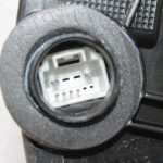 Oriģinālā Toyota Avensis T27 priekšējo kreiso durvju slēdzene 6904002211, 69040-02211