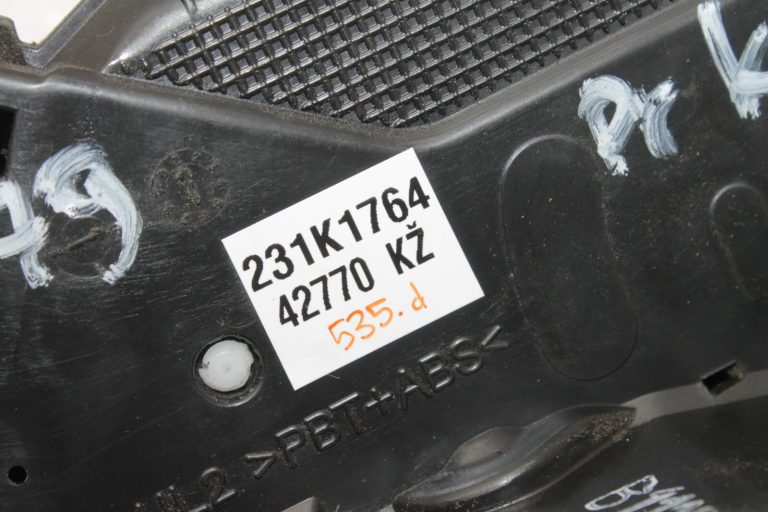 Oriģinālā Toyota Avensis T27 priekšējo kreiso durvju slēdzene 6904002211, 69040-02211