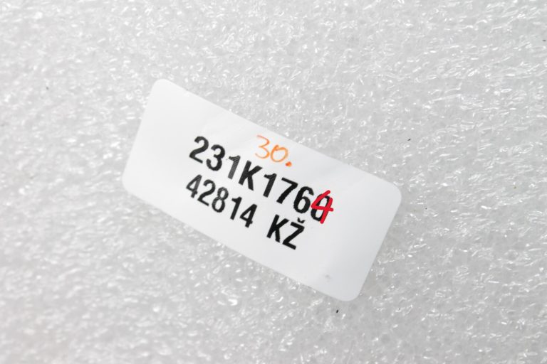 Oriģināla Toyota Avensis T27 trešā bremžu signālluktura instalācija 81935-20070 8193520070