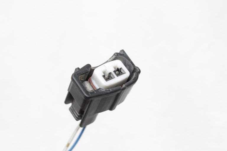 Oriģināla Toyota Avensis T27 trešā bremžu signālluktura instalācija 81935-20070 8193520070