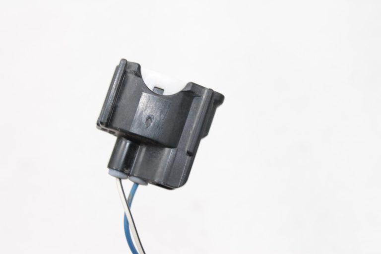 Oriģināla Toyota Avensis T27 trešā bremžu signālluktura instalācija 81935-20070 8193520070