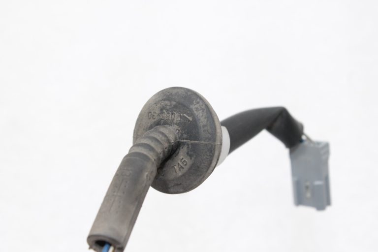 Oriģināla Toyota Avensis T27 trešā bremžu signālluktura instalācija 81935-20070 8193520070