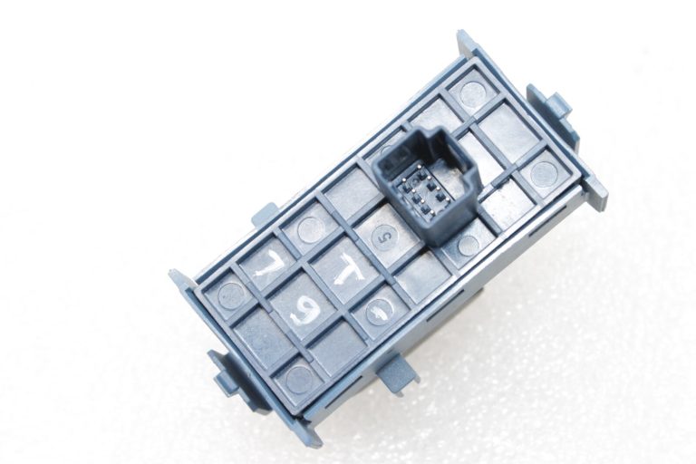Oriģināls Toyota Avensis T27 elektrisko logu slēdzis 84810-05080, 8481005080