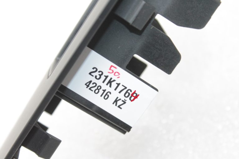 Toyota Avensis T27 Logu regulatora slēdža vāks aizmugurējais kreisais 7427205110