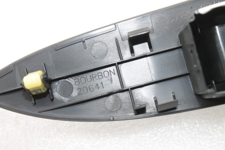 Toyota Avensis T27 Logu regulatora slēdža vāks aizmugurējais kreisais 7427205110