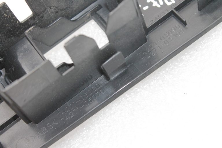 Toyota Avensis T27 Logu regulatora slēdža vāks aizmugurējā labajā pusē 7427105110