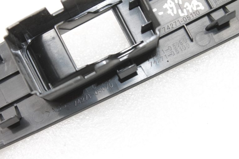 Toyota Avensis T27 Logu regulatora slēdža vāks aizmugurējā labajā pusē 7427105110