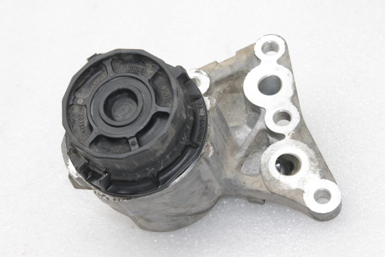 Oriģināls Toyota Avensis T27 Auris E18 1.8 eļļas filtra korpuss ar vāku 156090T030